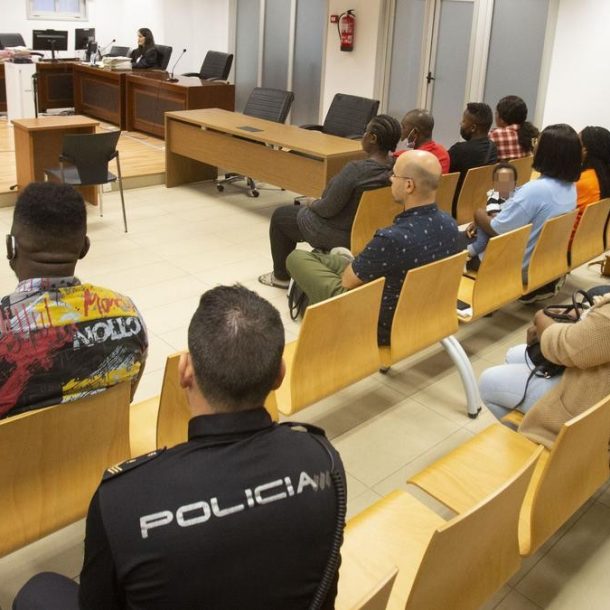 La Audiencia de Alicante condena a dos de los once acusados de una red de prostitución que usaba ritos de vudú
