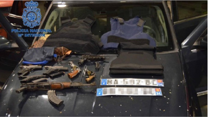 Siete detenidos con armas de guerra y 373 kilos de cocaína importados desde San Vicente no entrará-80